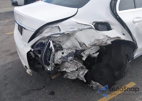 2017 Mercedes-Benz C 300 z USA, uszkodzony, nr VIN 55SWF4JB0HU220637